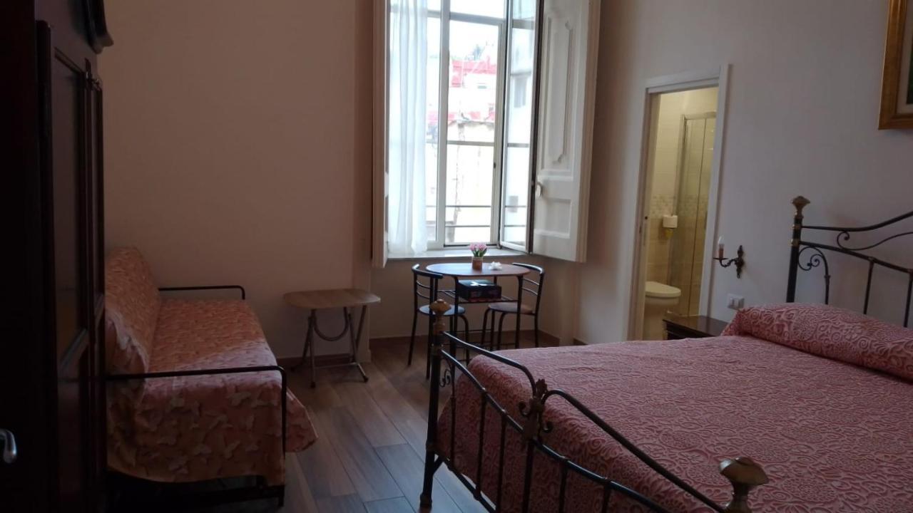 B&B Palazzo Sersale Napoli Esterno foto
