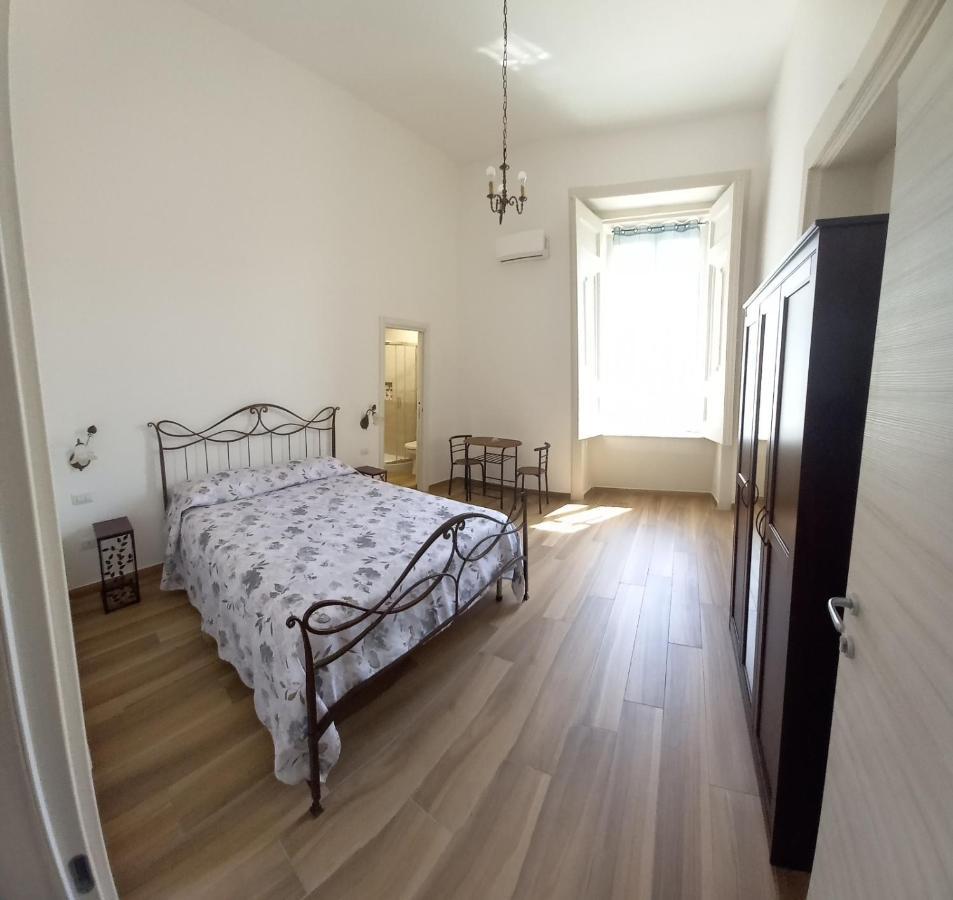 B&B Palazzo Sersale Napoli Esterno foto