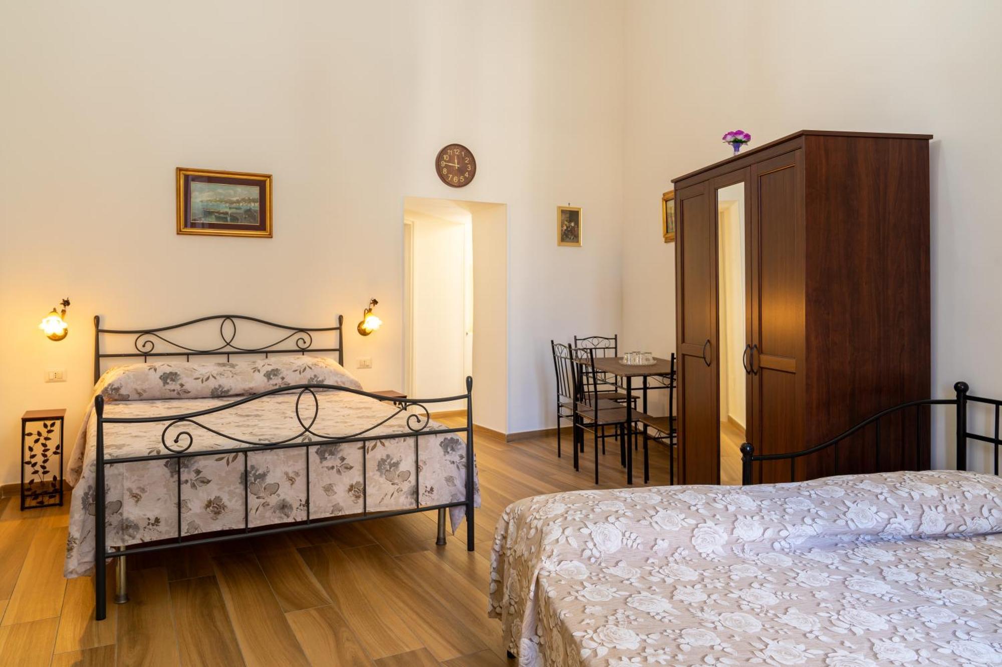 B&B Palazzo Sersale Napoli Esterno foto